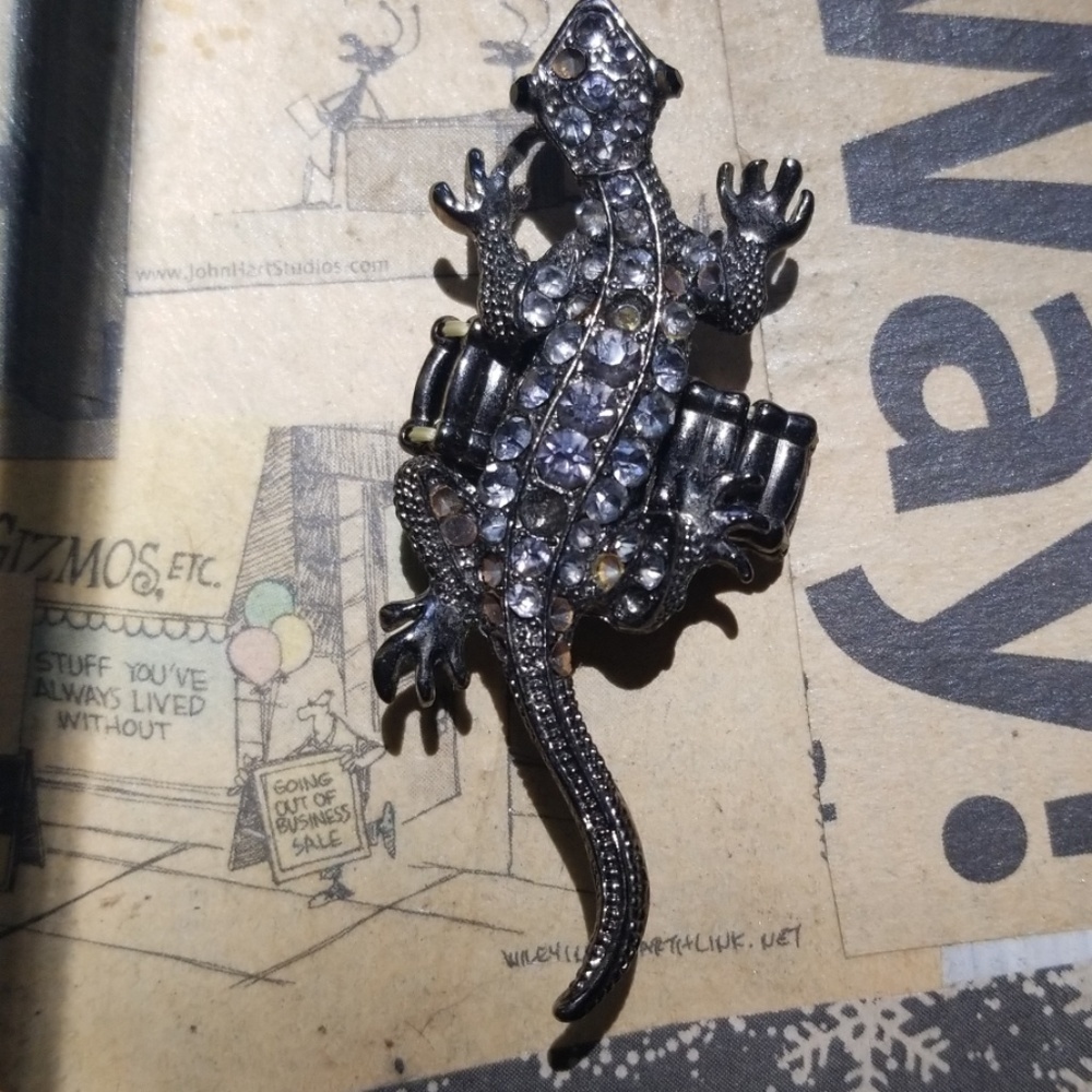 Free With Any Purchase Gekko Lizard Rhinestone Ring - Picture 2 of 2